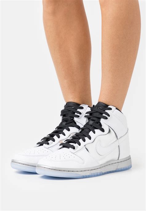 nike dunk sky high dames zwart|Nike Dunk High se.